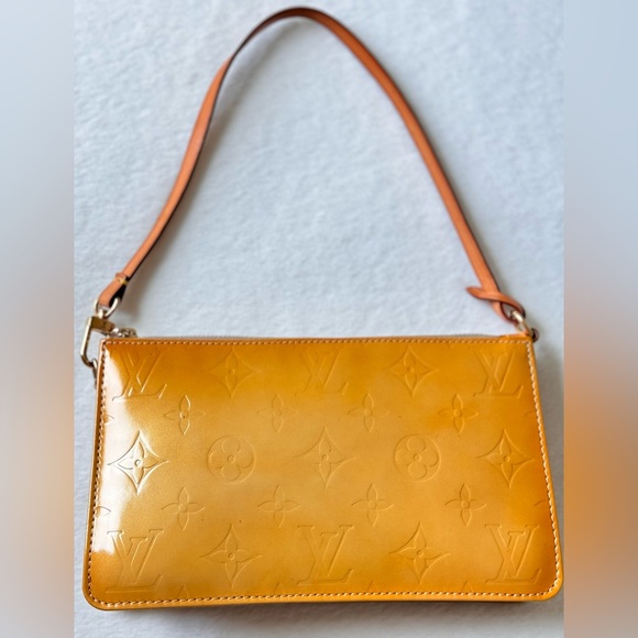 LOUIS VUITTON Vernis Lexington Monorgram Pochette - Picture 5 of 13